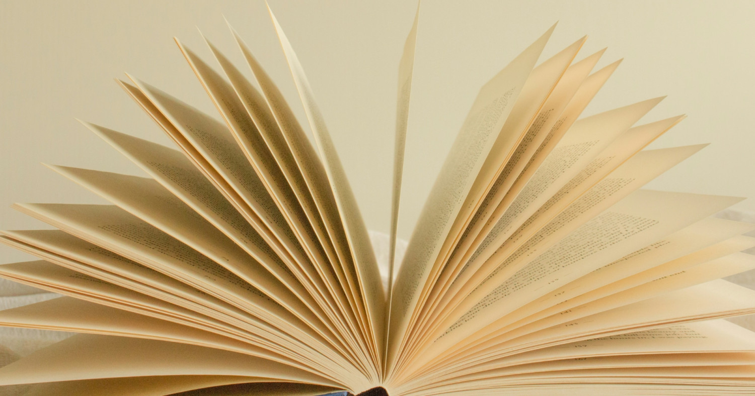 Ein aufgeblättertes Buch