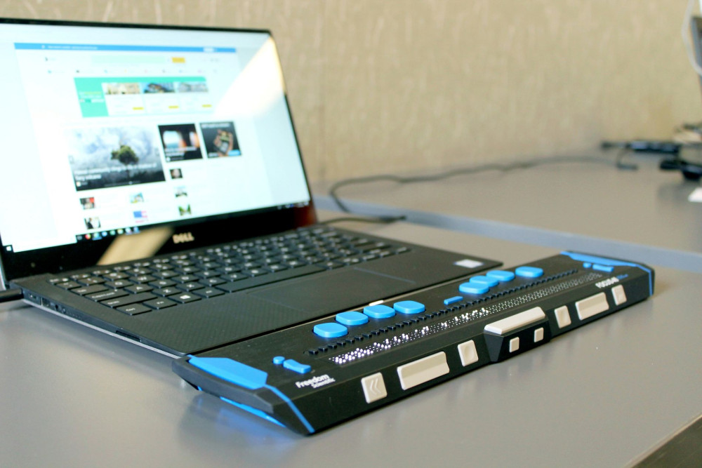 Laptop with connected Braille display for accessible computer use by blind people
