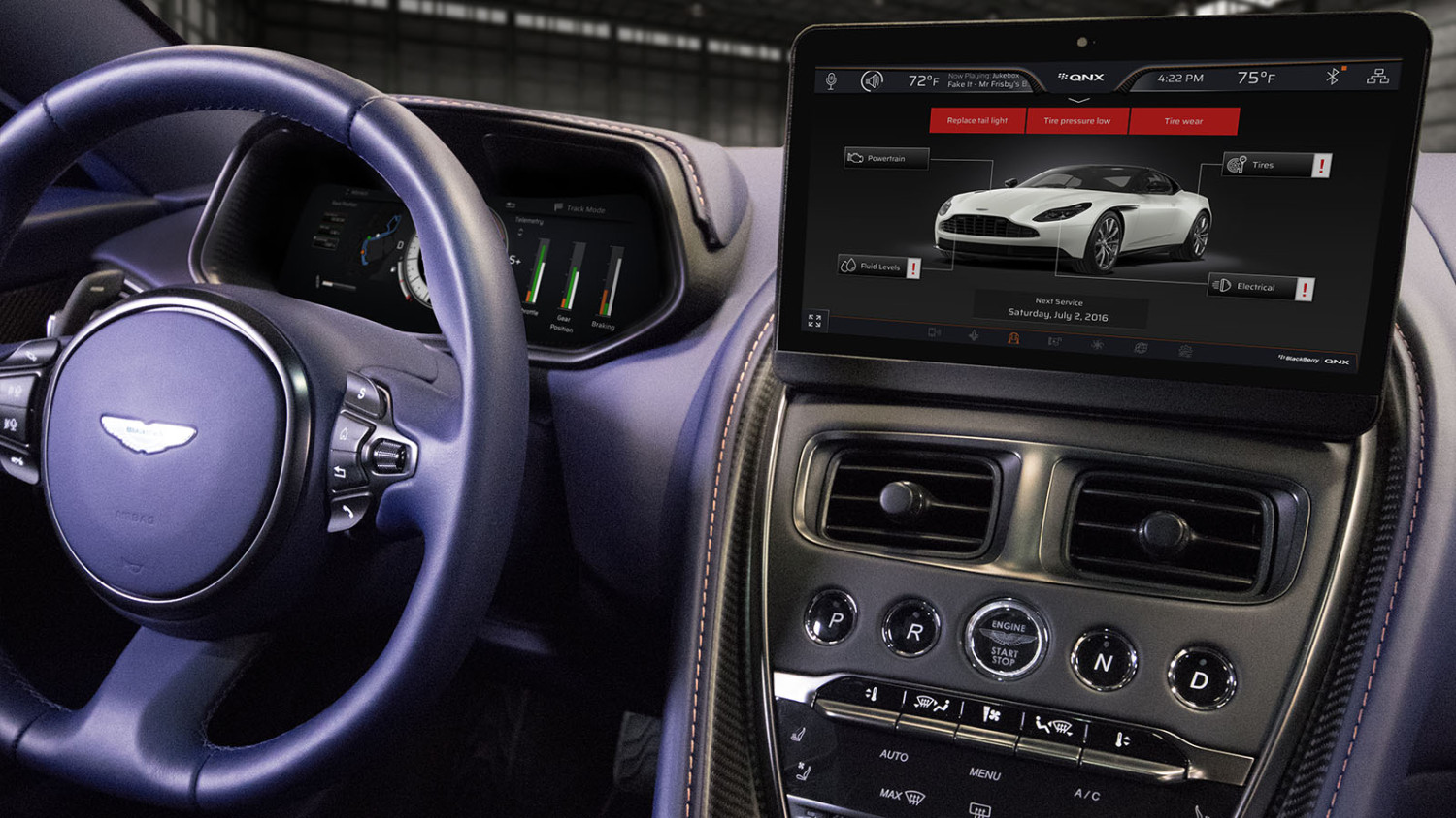 Innenansicht eines Autos. Am Armaturenbrett befindet sich ein Tablet, das verschiedene Funktionen des Fahrzeugs zeigt.