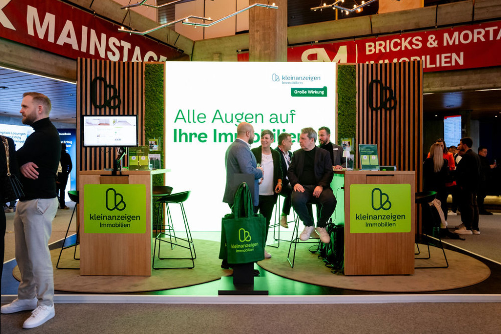 Kleinanzeigen-Immobilien-Stand auf der Messe