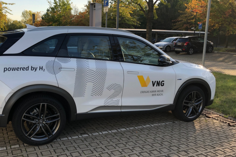 Car with VNG logo